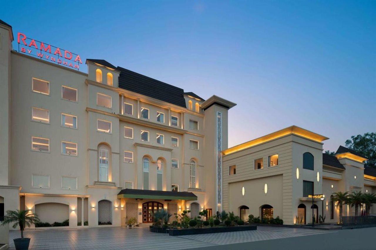 מלון Ramada By Wyndham Kapurthala Town מראה חיצוני תמונה