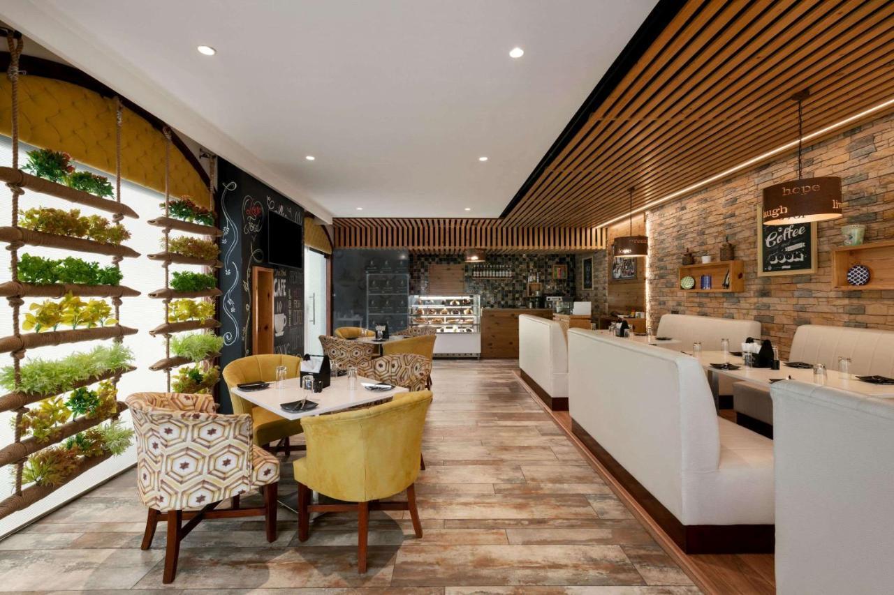 מלון Ramada By Wyndham Kapurthala Town מראה חיצוני תמונה